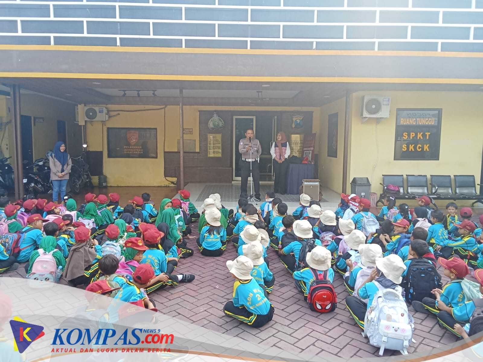 Kanit Lantas Polsek Waru Terima Kunjungan SDN Waru 2, Kenalkan Dunia Kepolisian Sejak Dini