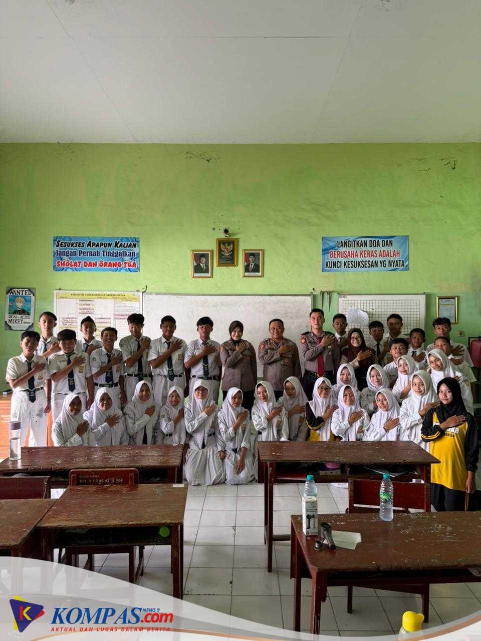 Jadi Pemateri Kelas Inspiratif Dies Natalis ke-39 SMPN 3 Krian,Kasi Propam Polresta Sidoarjo Beri Himbauan Bimbingan 