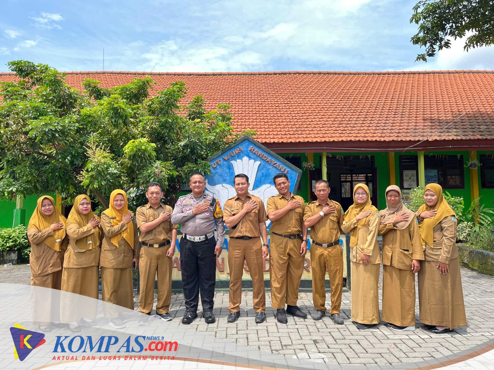 Polisi Sosialisasikan Bahaya Bullying dan Dampak Negatif Gadget di SDN 2 Tanjungsari Taman