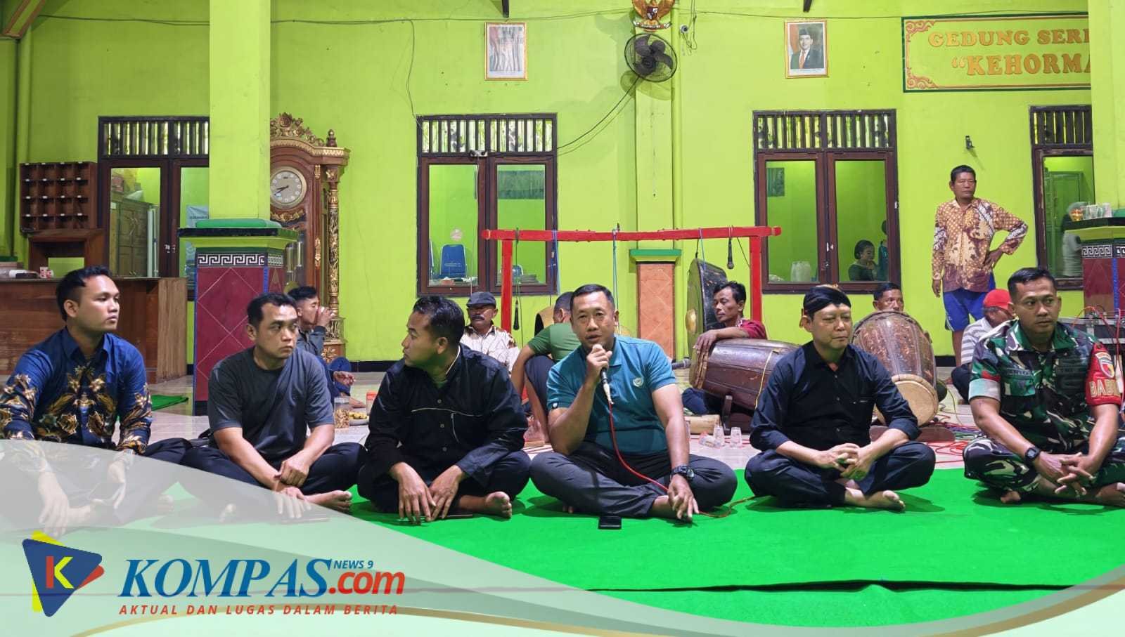 Puncak Ruwatan Desa Singkalan Kecamatan Balongbendo menggelar tradisi Campursari