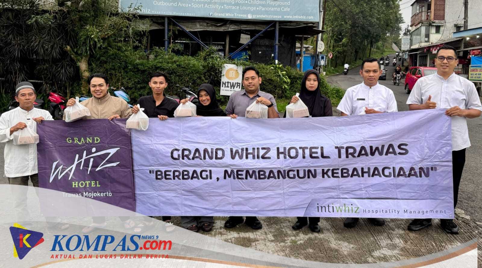 Grand Whiz Hotel Trawas Gelar Aksi Berbagi Takjil di Kawasan Wisata Trawas