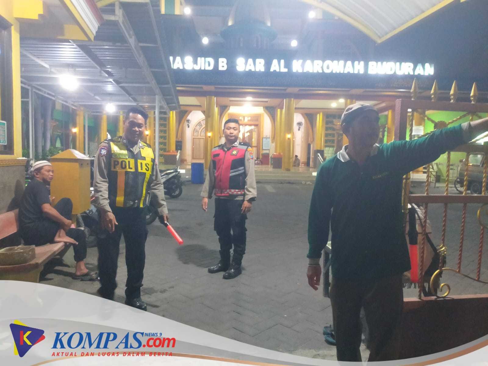 Polsek Buduran Ikut Amankan Bagi Jamaah Tarawih di Masjid Besar Al Karomah
