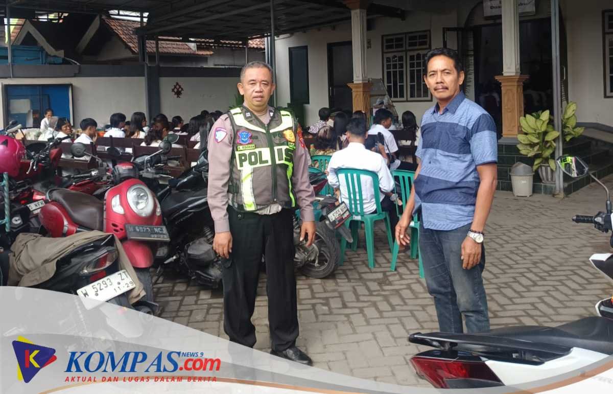 Kapolsek Balongbendo Bersama Anggota Amankan Ibadah Paskah