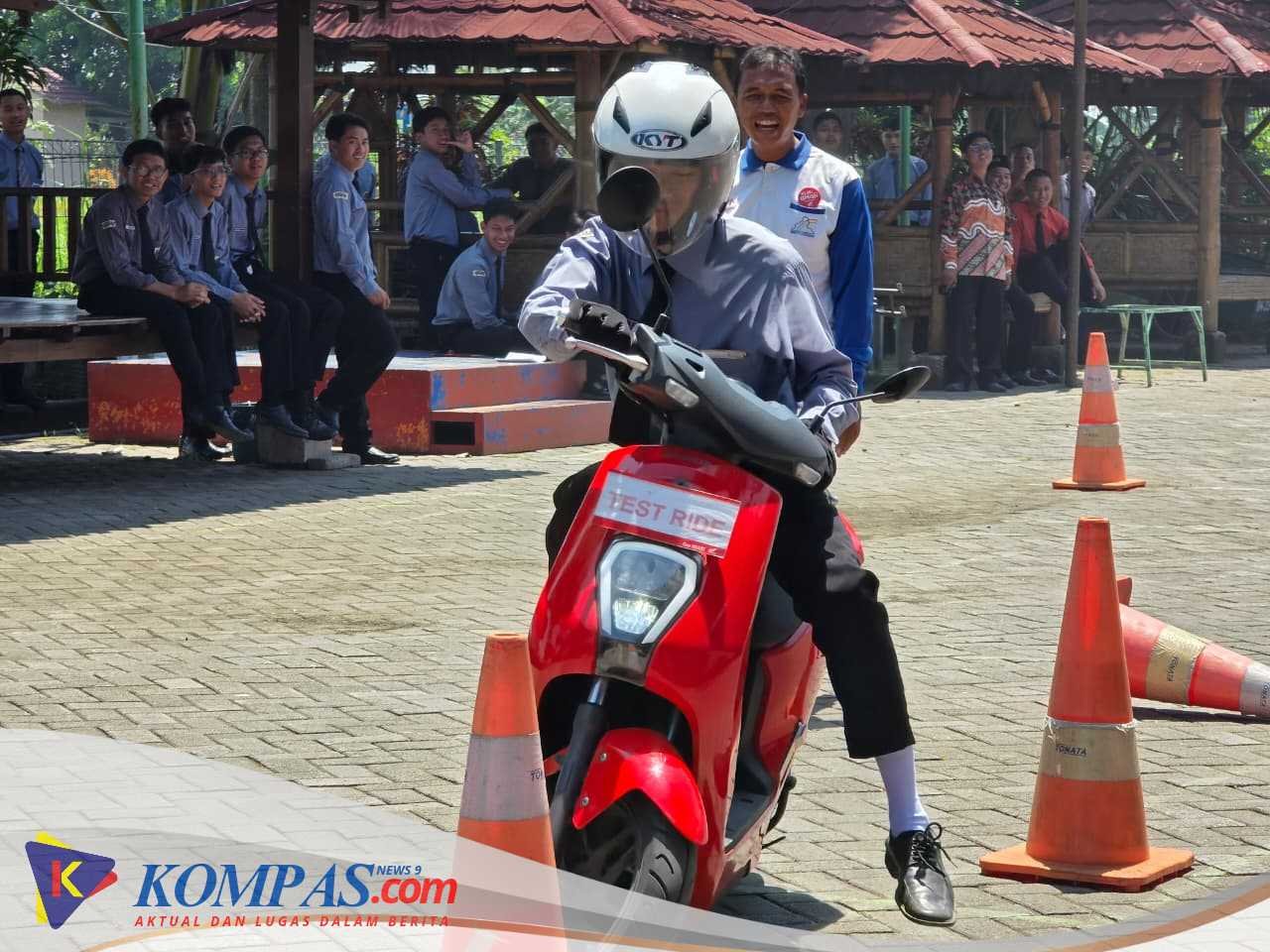 Satlantas Polresta Sidoarjo Edukasi Santri Tertib Berlalu Lintas Melslui Police Goes To Pesantren