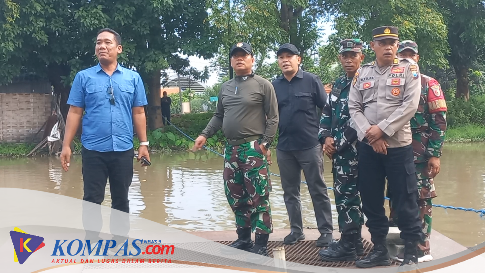 Kunker Brigjen TNI Kohir (Danrem 084/BJ) Beserta Rombongan Di Desa Penambangan Balongbendo 