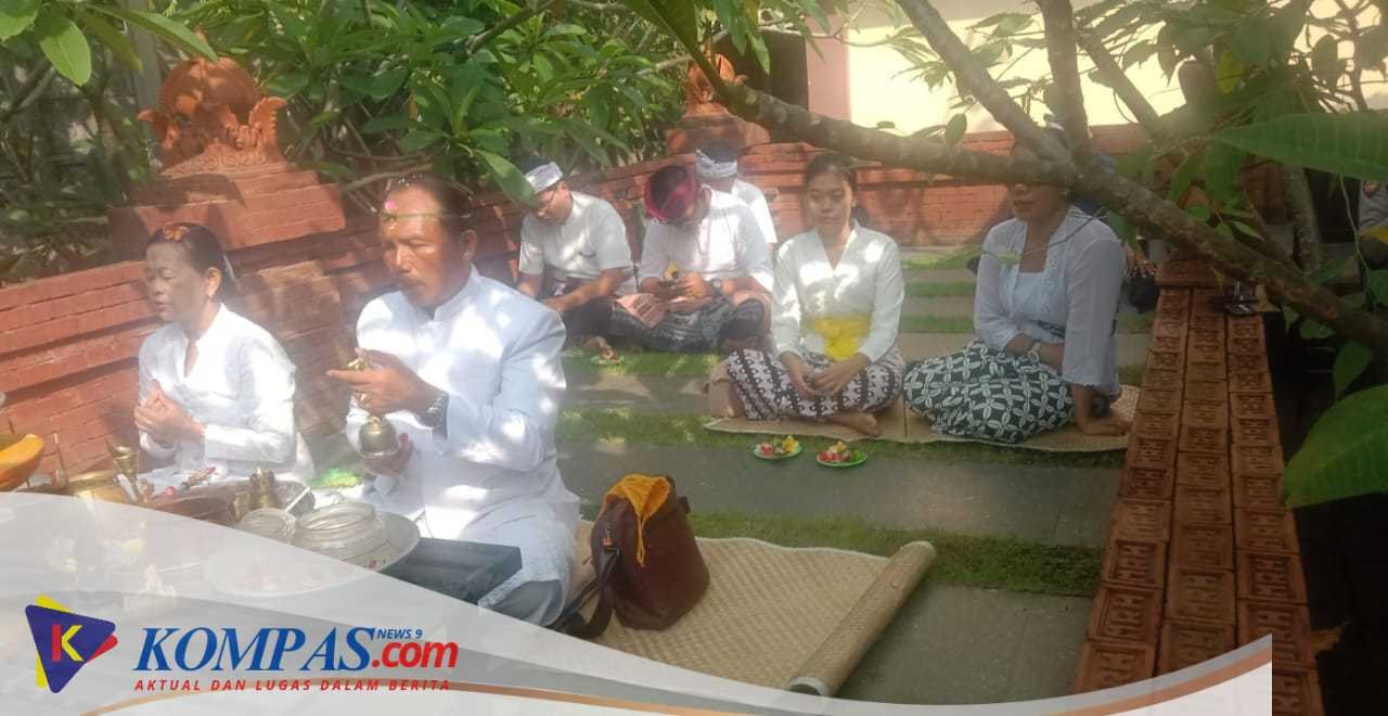 Pura Kertha Bumi Bhayangkara Gelar Ibadah Suci Tilem