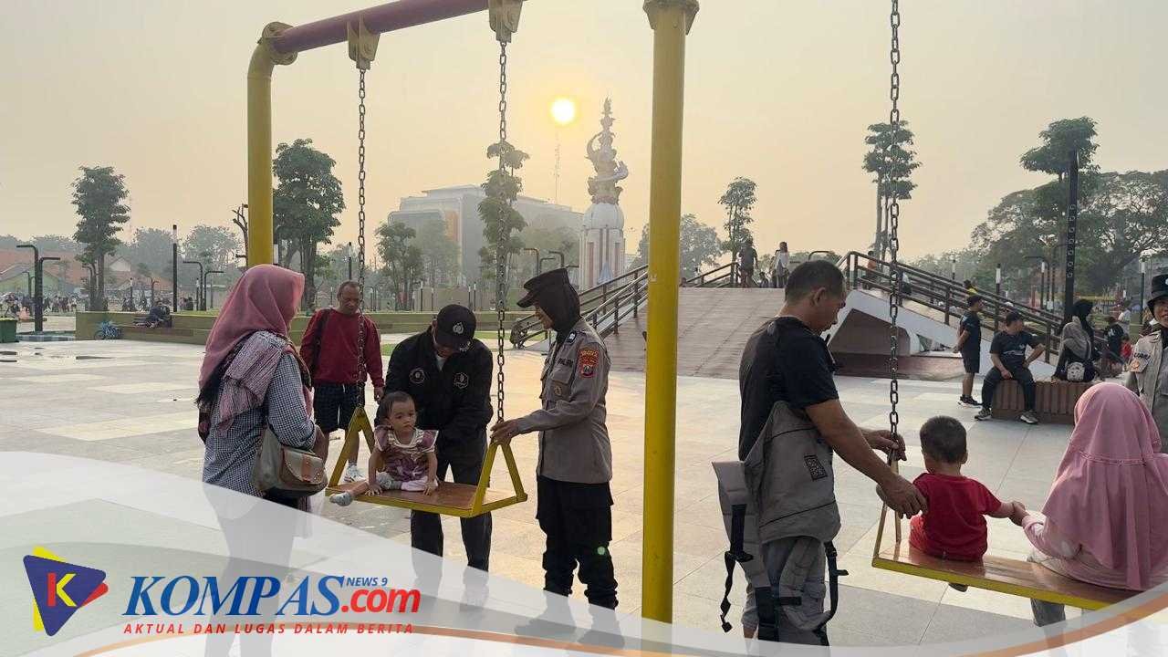 Polwan Polresta Sidoarjo Berikan Pelayanan Humanis di Car Free Day Alun-alun Sidoarjo