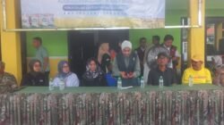 TP PKK Sidoarjo Bagi Sembako Di Desa Gempol Klutuk Kecamatan tarik