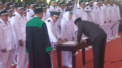 Bupati Sidoarjo Lantik Selamet Rianton Kades Terpilih Desa Segodobancang kecamatsn tarik 