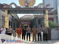 Rangkul Perangkat Desa, Kapolsek Tarokan: “Kita Adalah Keluarga untuk Keamanan Bersama”
