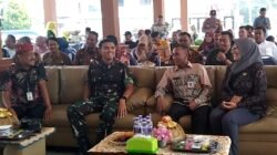 Dandim Sidoarjo Menutup Karya Bakti TNI Di Desa Trungwetan Kecamatan Krian.