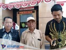 Memasuki Sidang Pemeriksaan Administrasi Pilkades Desa Balongdowo di Pengadilan Tata Usaha Negara (PTUN) Surabaya.