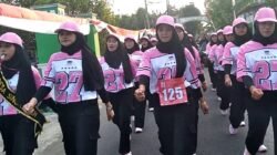 PKK Desa Singkalan Ikut Meriakan Gerak Jalan Tingkat Kecamatan Balongbendo HUT RI ke-81 