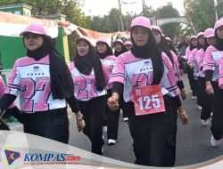 PKK Desa Singkalan Ikut Meriakan Gerak Jalan Tingkat Kecamatan Balongbendo HUT RI ke-81 