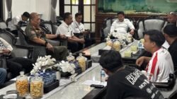 AUDENSI SUPORTER DELTA MANIA DENGAN BUPATI SIDOARJO DI PENDOPO DELTA WIBAWA SIDOARJO