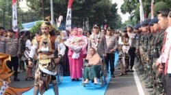 Disambut Pedang Pora dan Atraksi Budaya, Irjen Pol Dekananto Eko Purwono Resmi Pimpin Polda Jatim