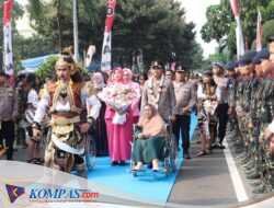 Disambut Pedang Pora dan Atraksi Budaya, Irjen Pol Dekananto Eko Purwono Resmi Pimpin Polda Jatim