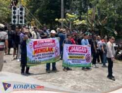 Gelar Aksi Damai, Ratusan Warga Ngadirenggo Blitar Bela Keberadaan PT Greenfields